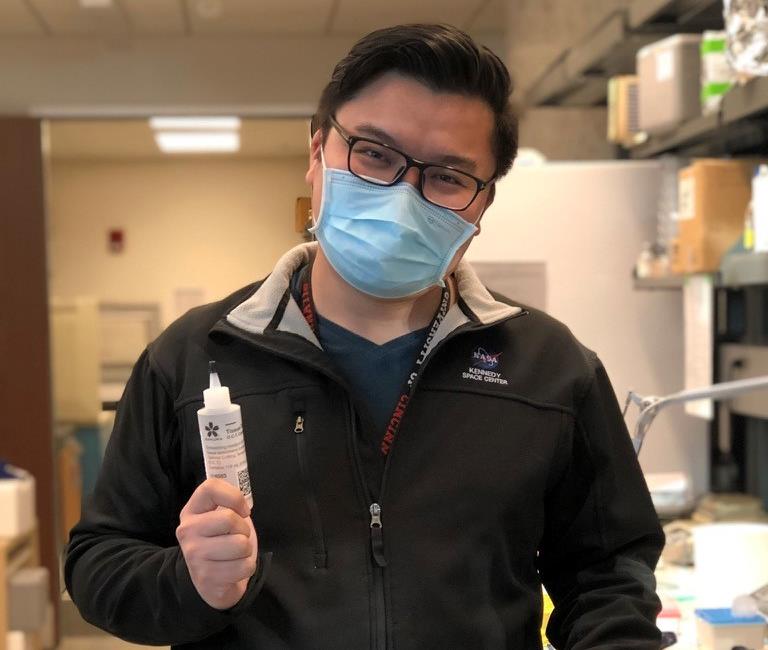 Photo of Luo in the lab